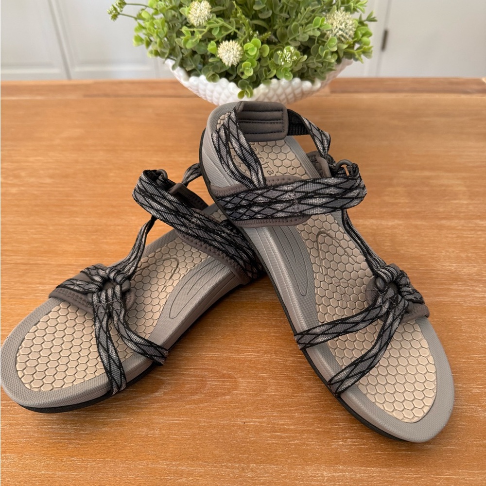 BareTraps Black and Gray Women's Sandals
